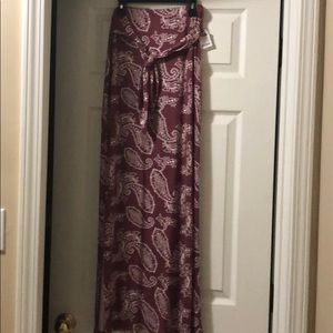 Maxi skirt with split on both sides